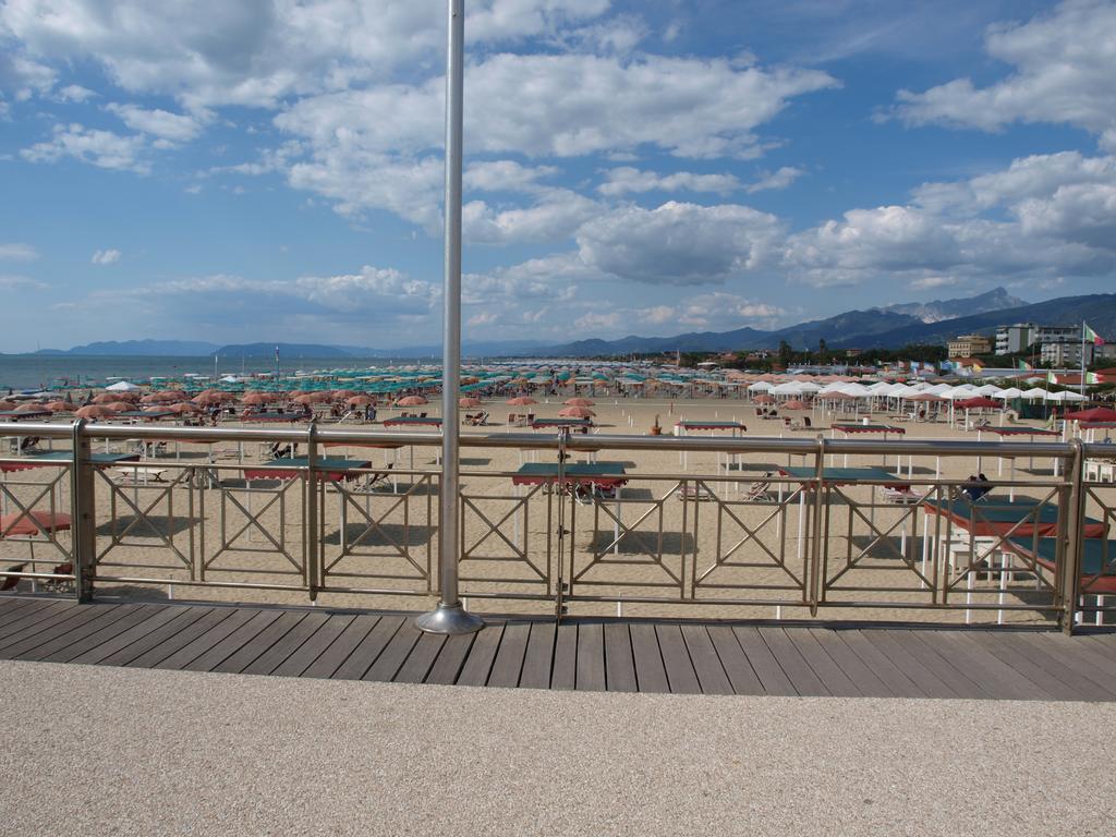 Il Pontile Holidays Apartment Марина-ді-П'єтразанта Номер фото