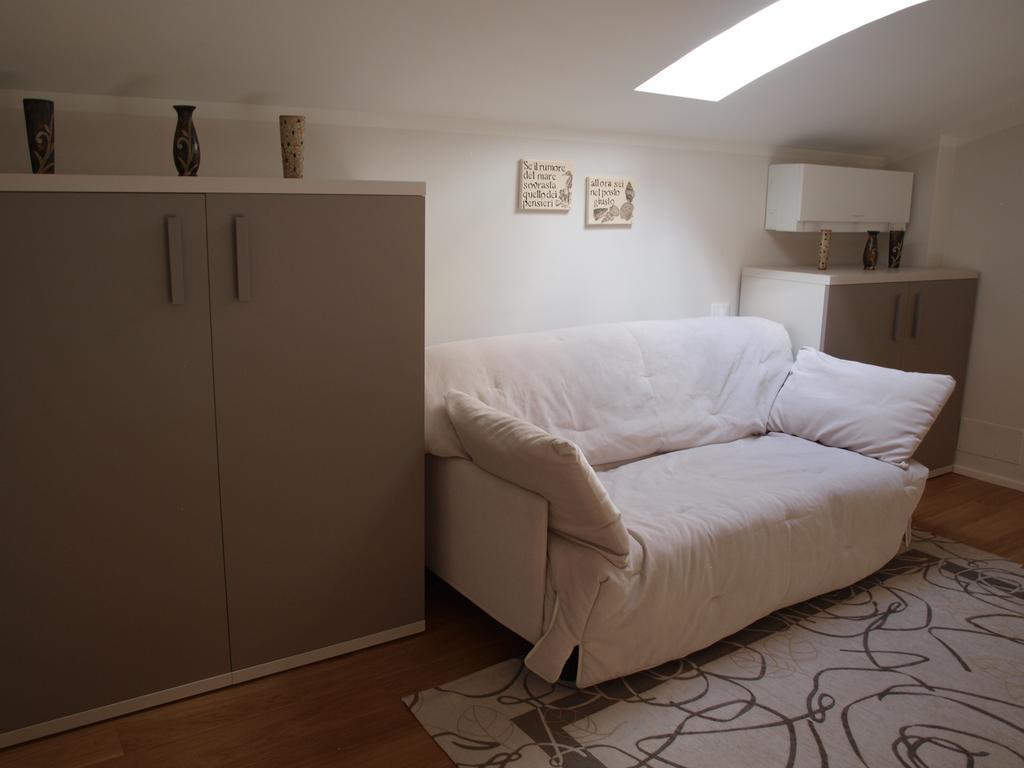 Il Pontile Holidays Apartment Марина-ді-П'єтразанта Номер фото