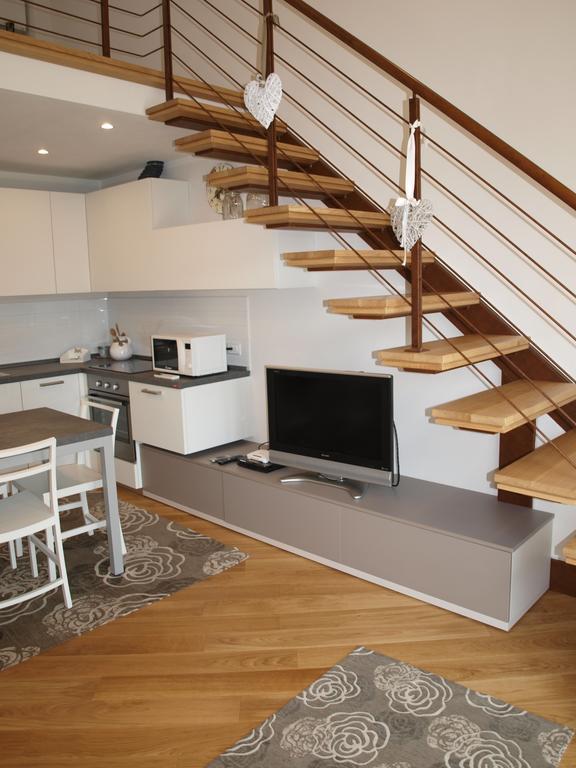 Il Pontile Holidays Apartment Марина-ді-П'єтразанта Номер фото