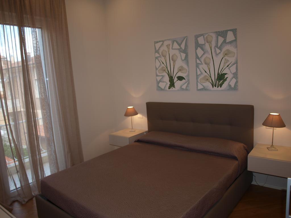 Il Pontile Holidays Apartment Марина-ді-П'єтразанта Номер фото