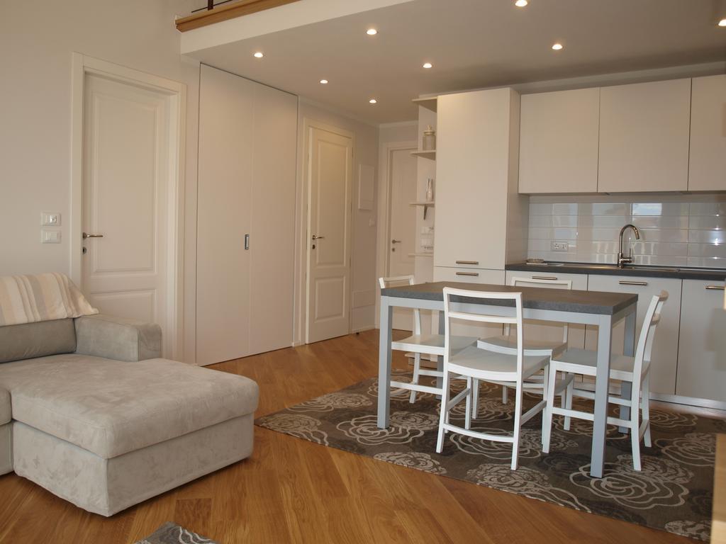 Il Pontile Holidays Apartment Марина-ді-П'єтразанта Номер фото
