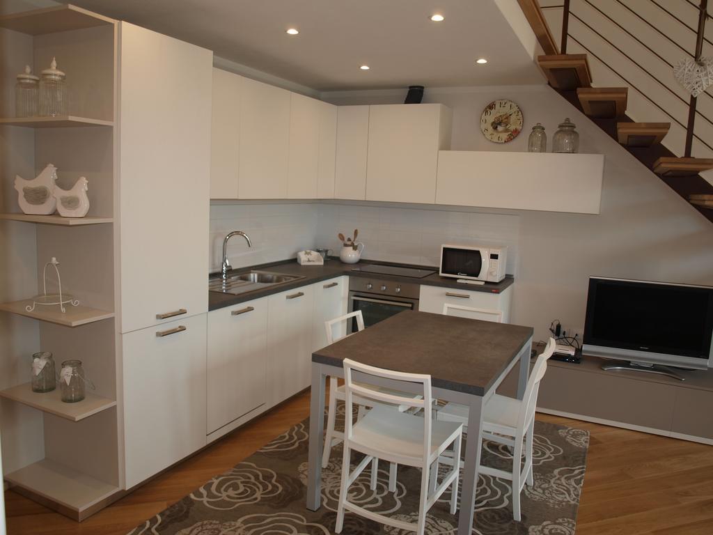 Il Pontile Holidays Apartment Марина-ді-П'єтразанта Номер фото